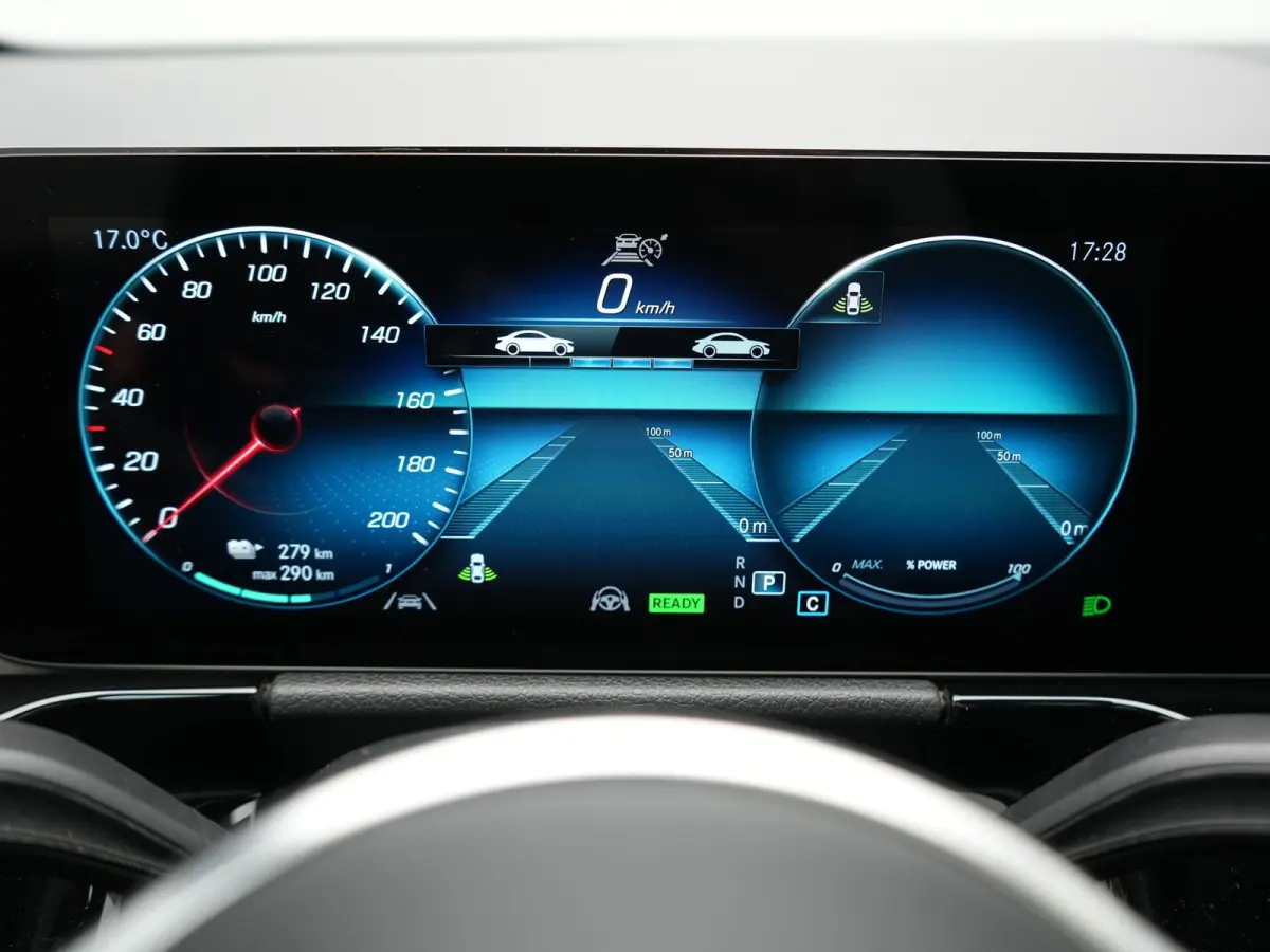 250 Progressive 67 kWh 190pk Dealer O.H. | SOH 95,9% | Panodak | Adaptive Cruise | Camera | Sfeerverlichting | Sportstoelen Verwarmd | BLIS | Widescreen Navi | Apple Carplay | DAB |