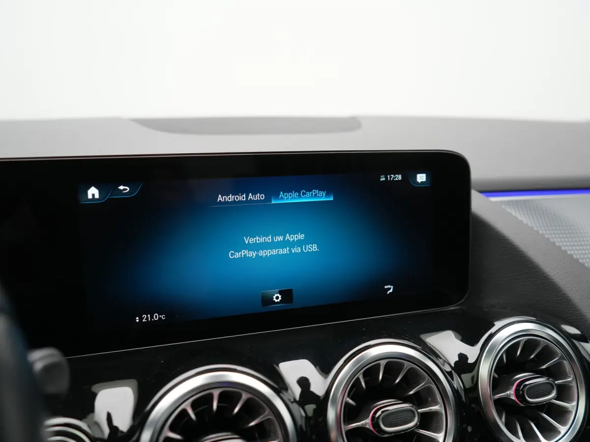 250 Progressive 67 kWh 190pk Dealer O.H. | SOH 95,9% | Panodak | Adaptive Cruise | Camera | Sfeerverlichting | Sportstoelen Verwarmd | BLIS | Widescreen Navi | Apple Carplay | DAB |