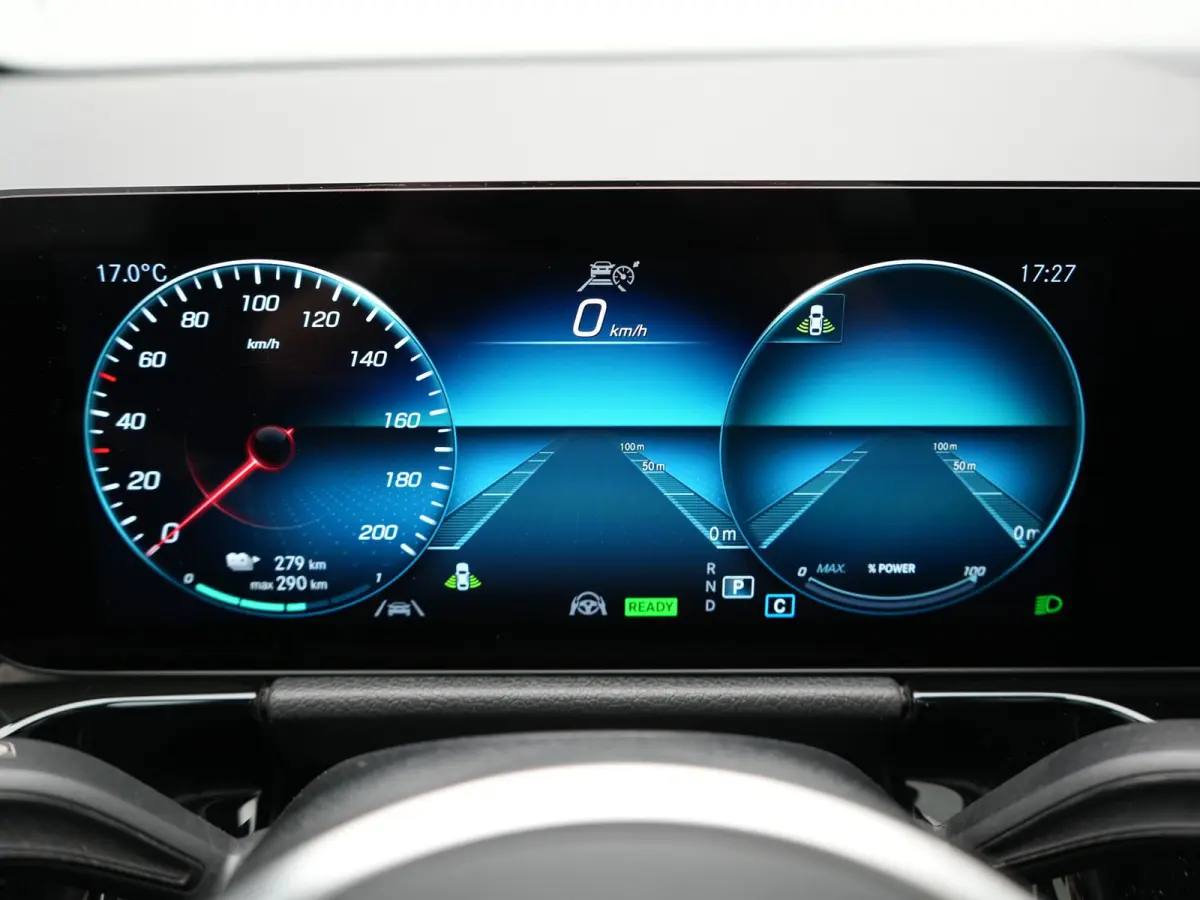 250 Progressive 67 kWh 190pk Dealer O.H. | SOH 95,9% | Panodak | Adaptive Cruise | Camera | Sfeerverlichting | Sportstoelen Verwarmd | BLIS | Widescreen Navi | Apple Carplay | DAB |