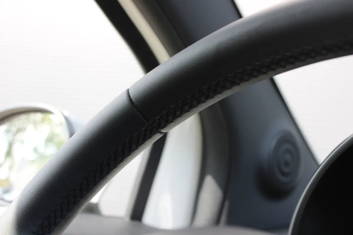 1.0 Hybrid | Navi by app | Parkeersensoren | Lichtmetaal | NL auto | 23.750km | Airconditioning |
