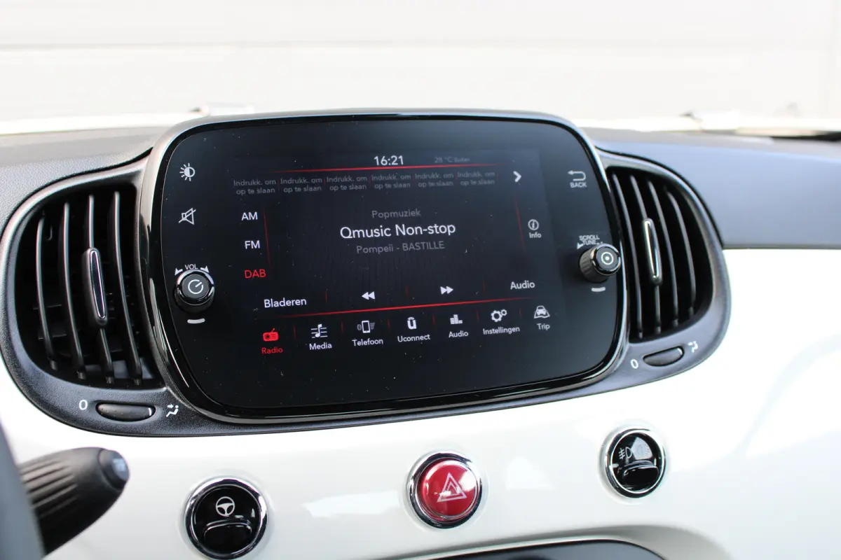 1.0 Hybrid | Navi by app | Parkeersensoren | Lichtmetaal | NL auto | 23.750km | Airconditioning |