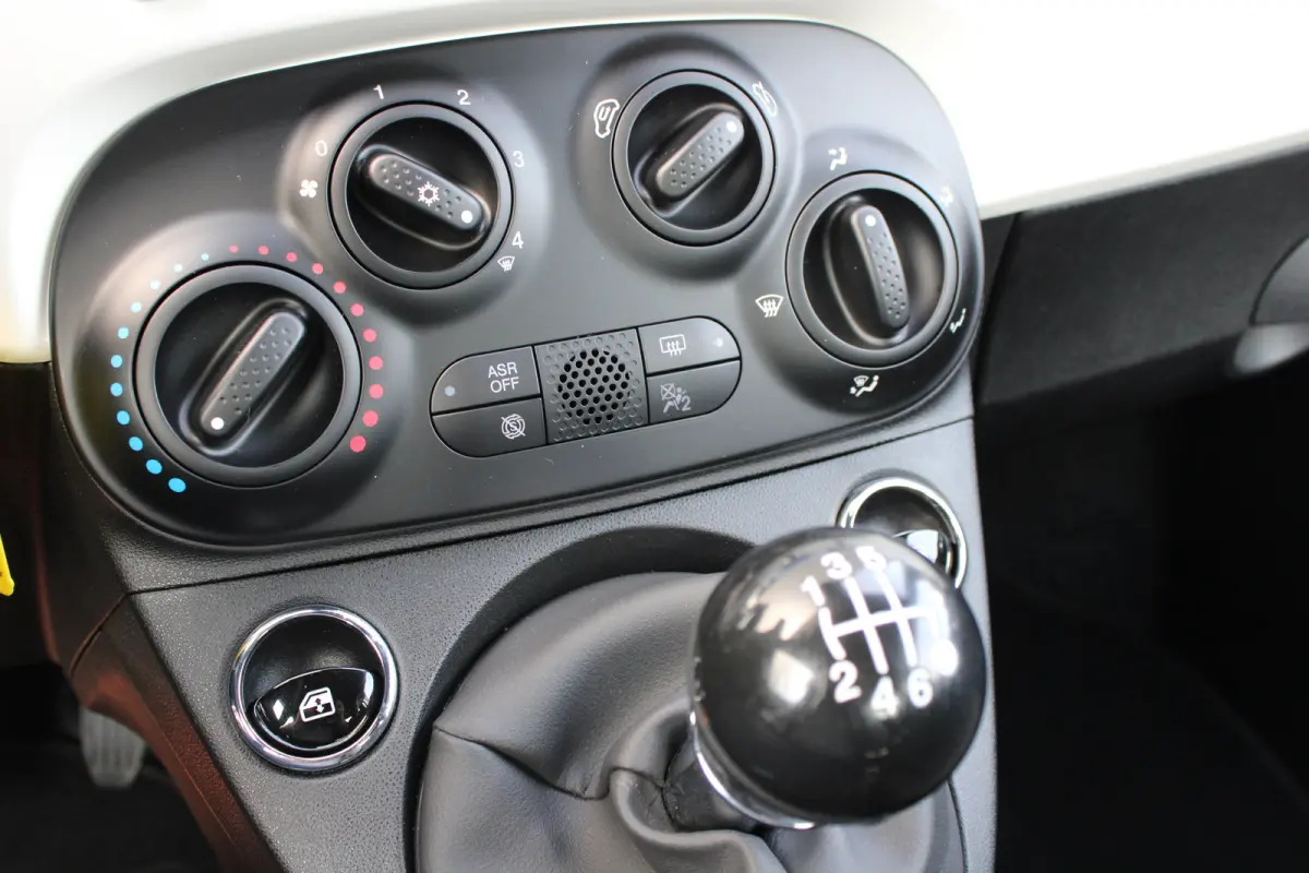 1.0 Hybrid | Navi by app | Parkeersensoren | Lichtmetaal | NL auto | 23.750km | Airconditioning |
