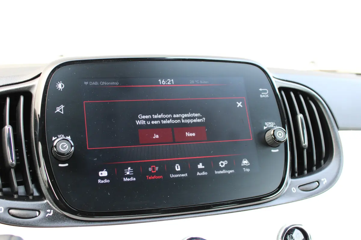 1.0 Hybrid | Navi by app | Parkeersensoren | Lichtmetaal | NL auto | 23.750km | Airconditioning |