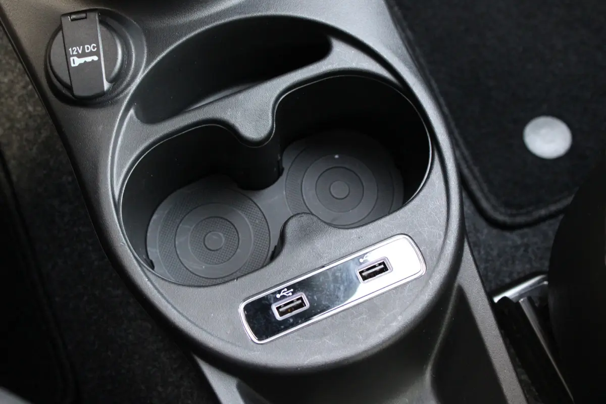 1.0 Hybrid | Navi by app | Parkeersensoren | Lichtmetaal | NL auto | 23.750km | Airconditioning |