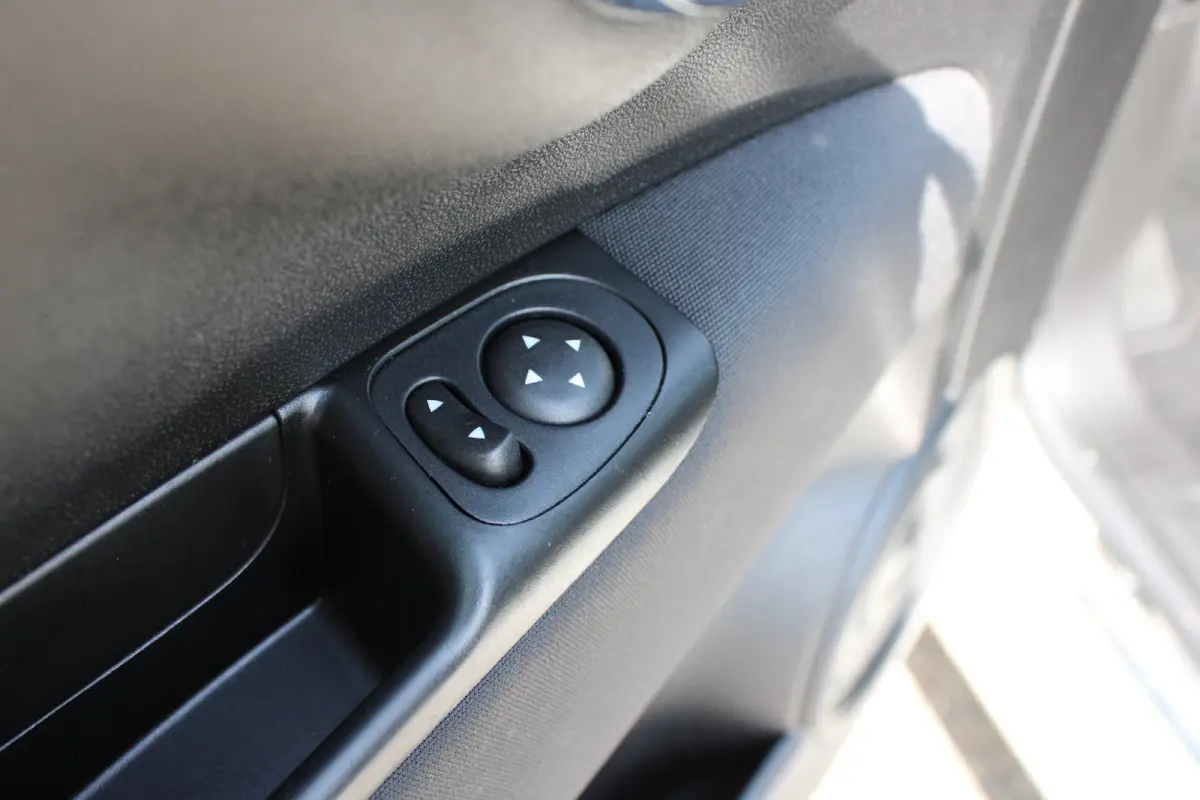1.0 Hybrid | Navi by app | Parkeersensoren | Lichtmetaal | NL auto | 23.750km | Airconditioning |