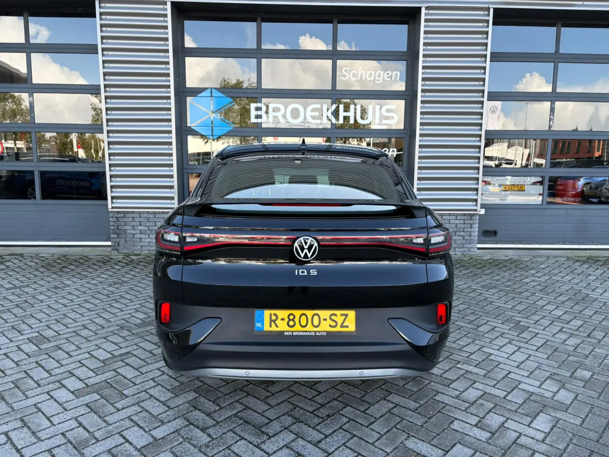 ID.5 Pro 77 kWh 175 pk | Wegklapbare Trekhaak | Apple Carplay | Cruise control adaptief |