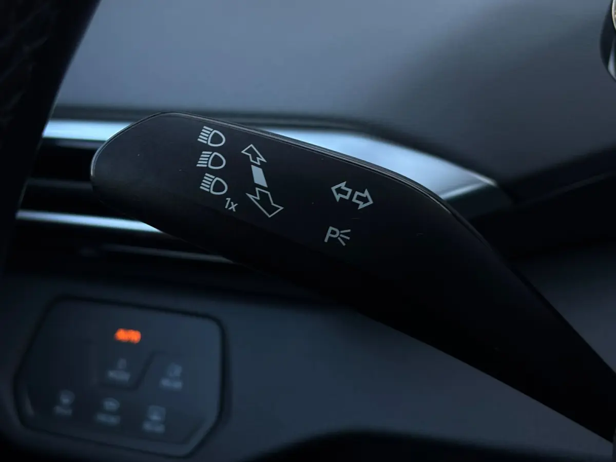 ID.5 Pro 77 kWh 175 pk | Wegklapbare Trekhaak | Apple Carplay | Cruise control adaptief |
