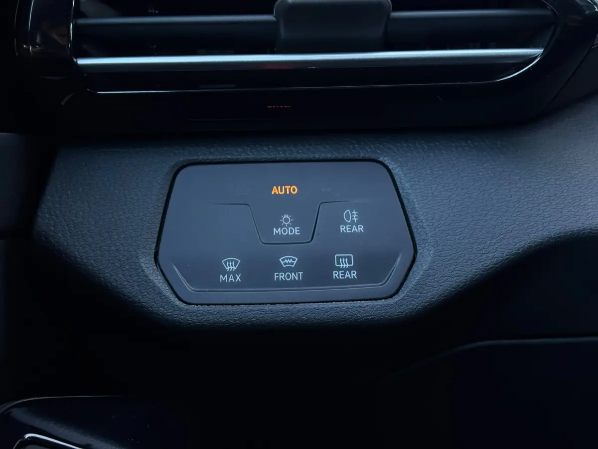 ID.5 Pro 77 kWh 175 pk | Wegklapbare Trekhaak | Apple Carplay | Cruise control adaptief |