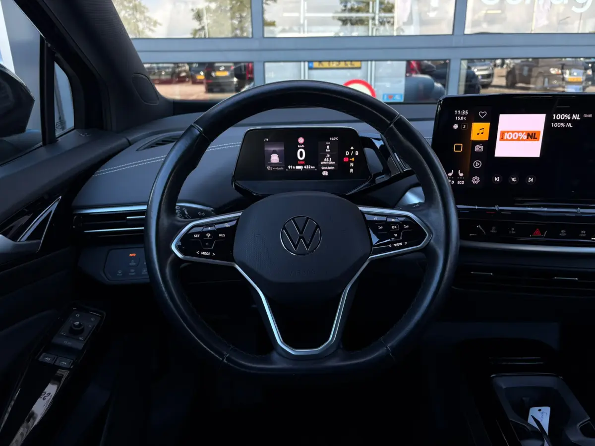 ID.5 Pro 77 kWh 175 pk | Wegklapbare Trekhaak | Apple Carplay | Cruise control adaptief |