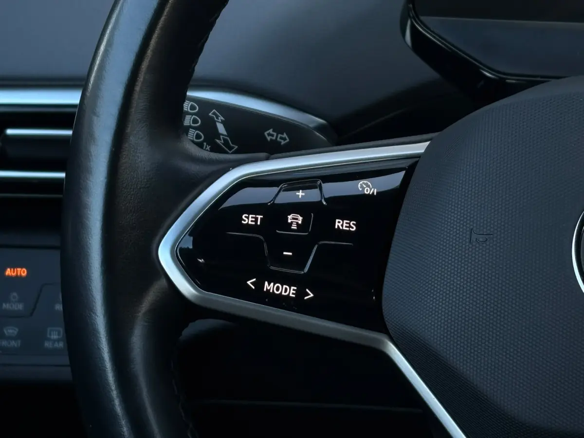 ID.5 Pro 77 kWh 175 pk | Wegklapbare Trekhaak | Apple Carplay | Cruise control adaptief |