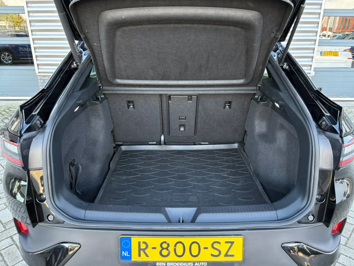 ID.5 Pro 77 kWh 175 pk | Wegklapbare Trekhaak | Apple Carplay | Cruise control adaptief |