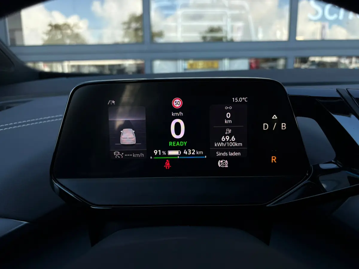 ID.5 Pro 77 kWh 175 pk | Wegklapbare Trekhaak | Apple Carplay | Cruise control adaptief |