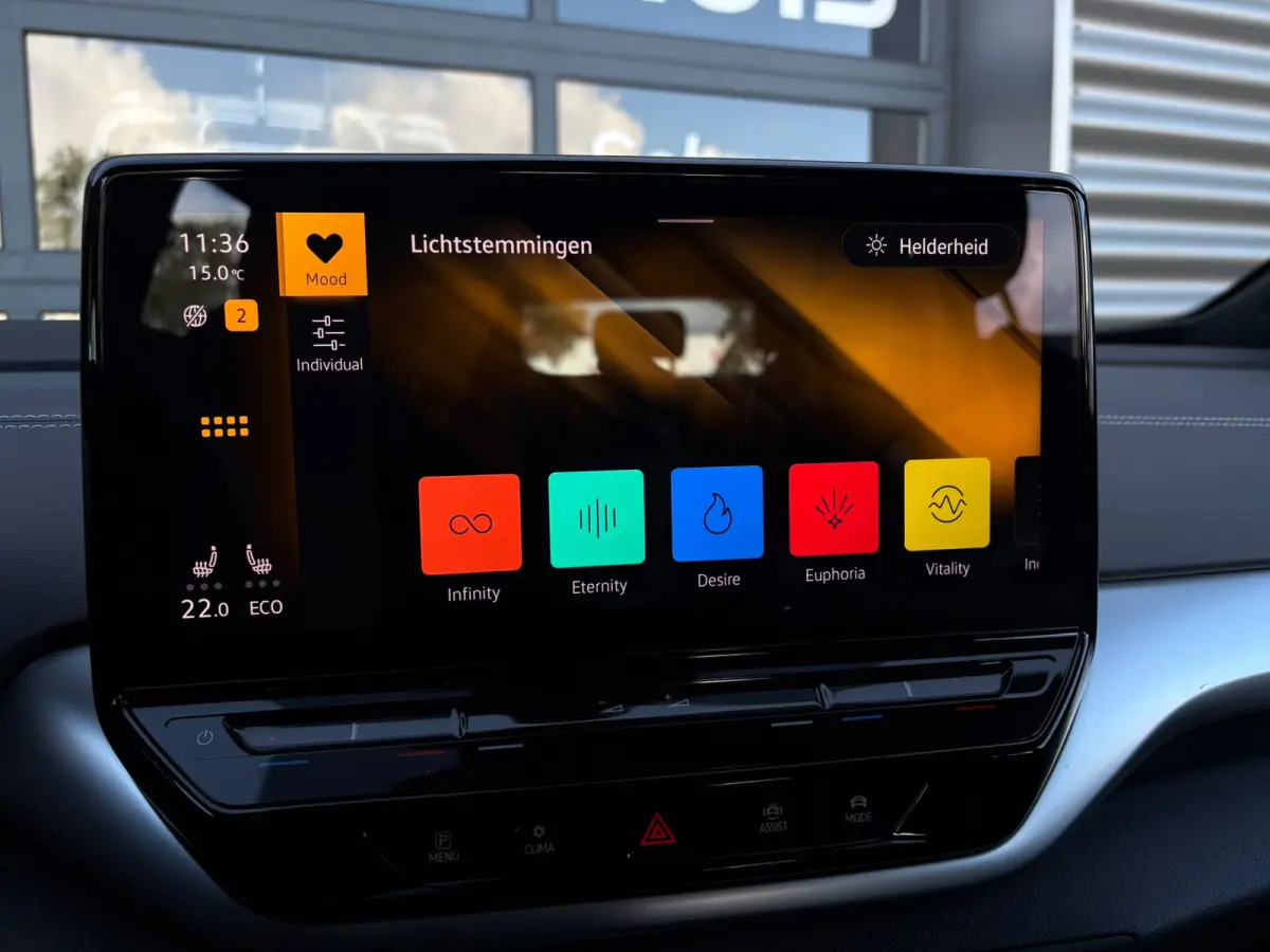 ID.5 Pro 77 kWh 175 pk | Wegklapbare Trekhaak | Apple Carplay | Cruise control adaptief |