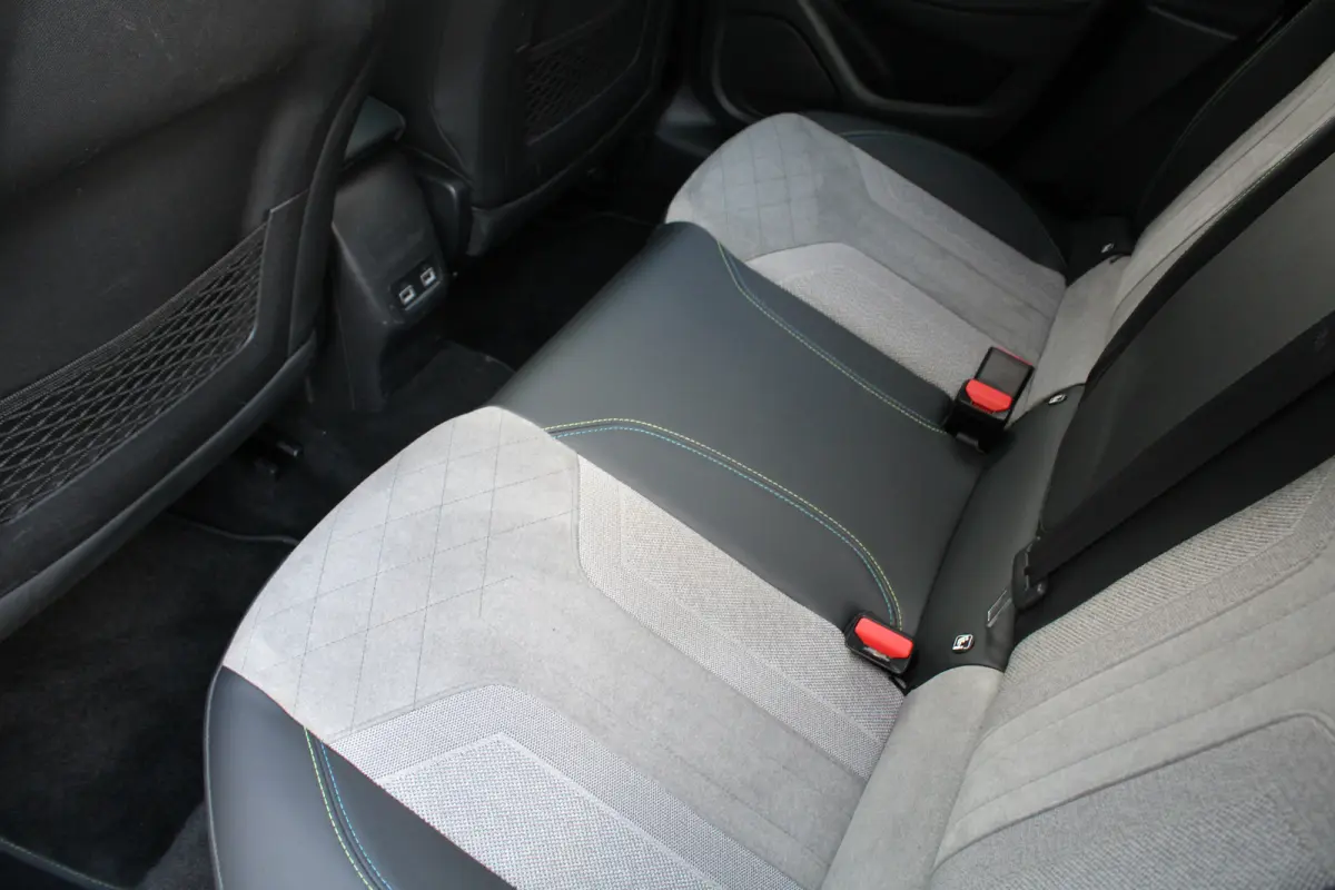 1.2 PureTech GT Pack | Navigatie | Camera | Panoramadak | Stoelverwarming | Apple carplay | Full LED |