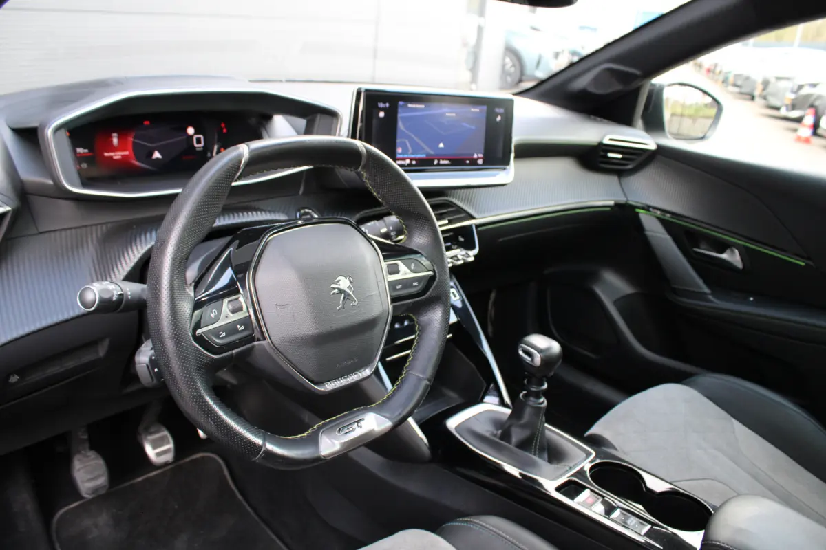 1.2 PureTech GT Pack | Navigatie | Camera | Panoramadak | Stoelverwarming | Apple carplay | Full LED |