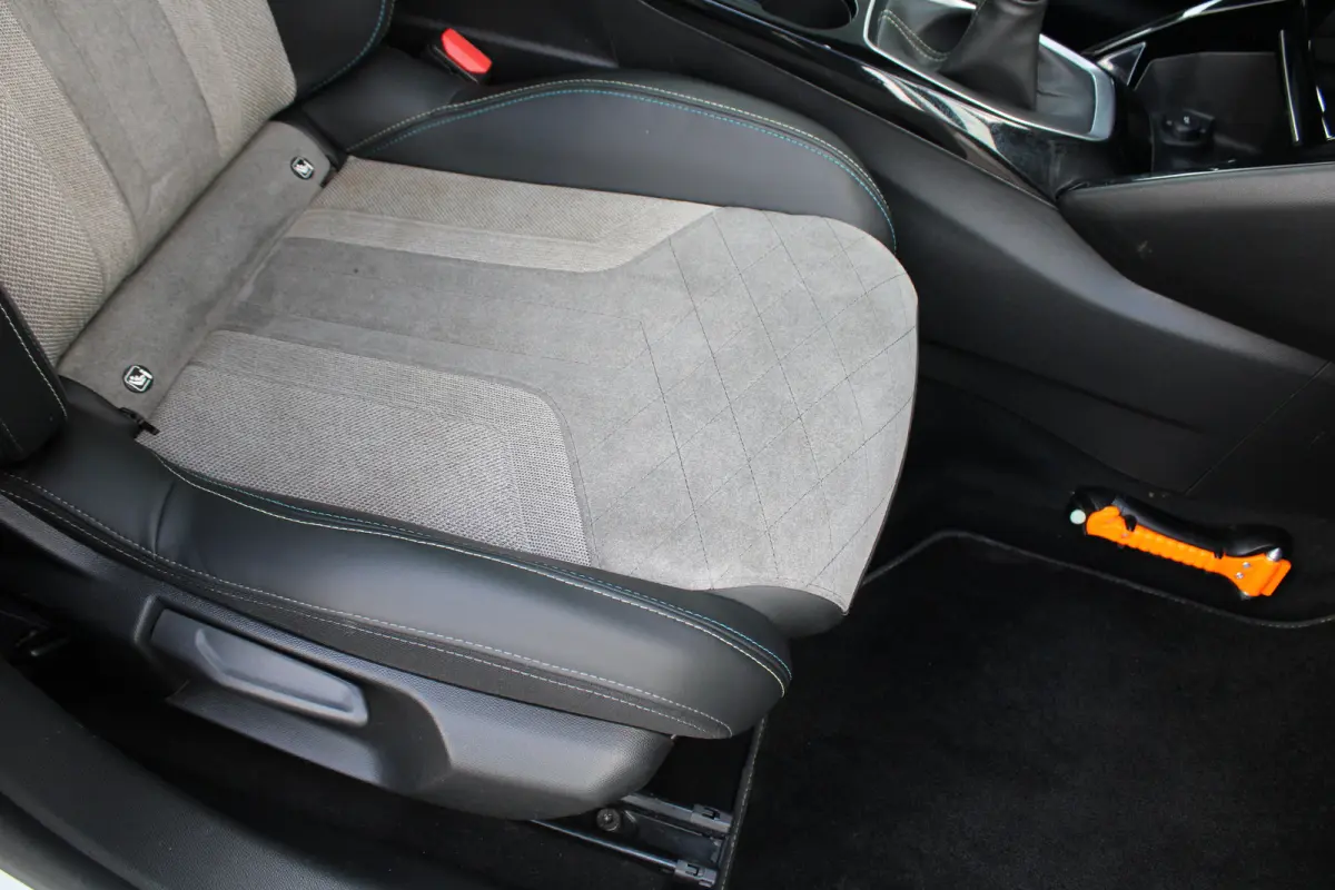 1.2 PureTech GT Pack | Navigatie | Camera | Panoramadak | Stoelverwarming | Apple carplay | Full LED |