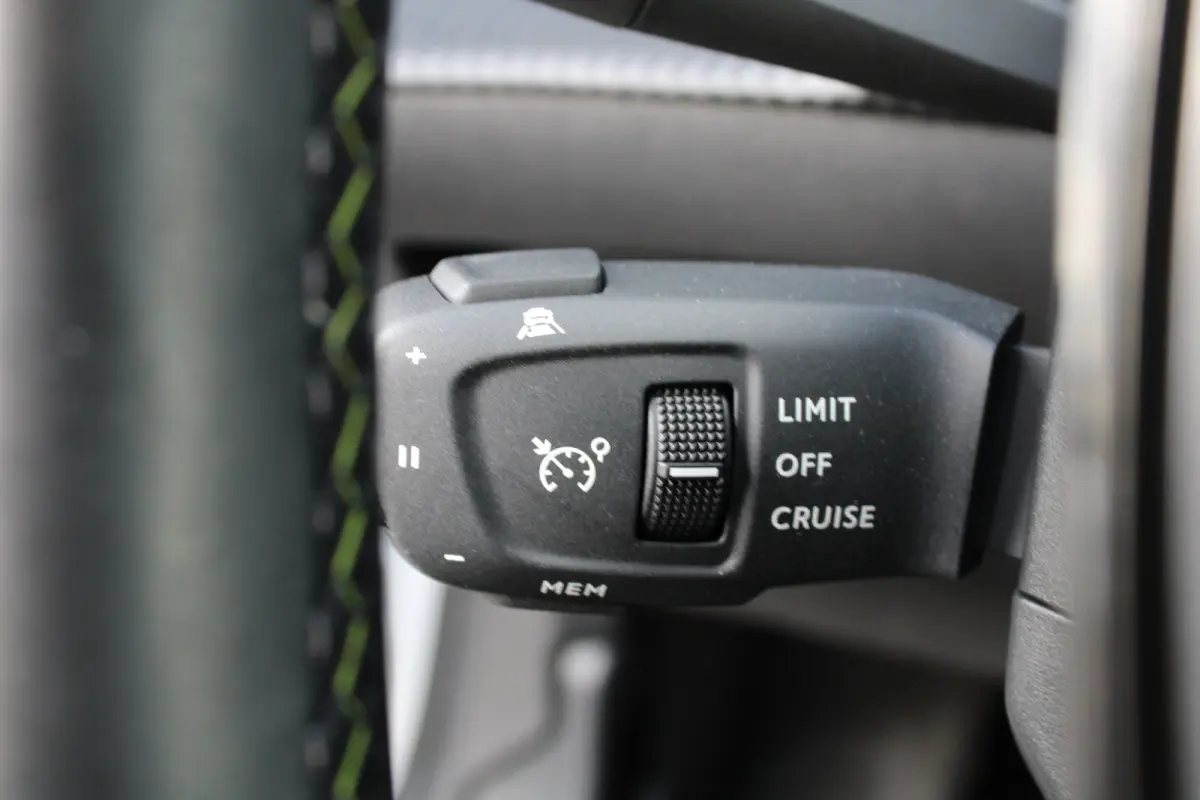 1.2 PureTech GT Pack | Navigatie | Camera | Panoramadak | Stoelverwarming | Apple carplay | Full LED |