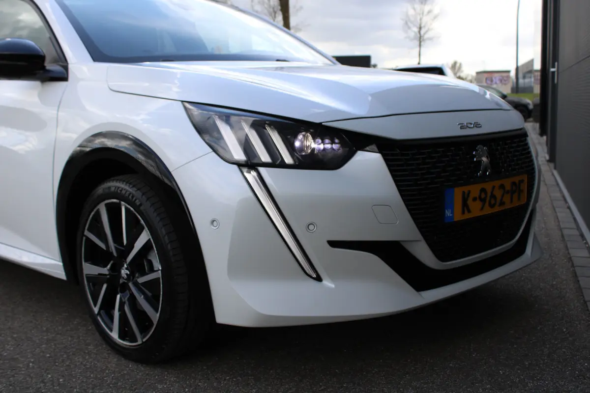 1.2 PureTech GT Pack | Navigatie | Camera | Panoramadak | Stoelverwarming | Apple carplay | Full LED |