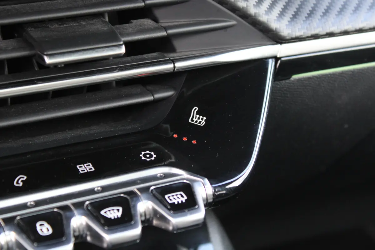 1.2 PureTech GT Pack | Navigatie | Camera | Panoramadak | Stoelverwarming | Apple carplay | Full LED |