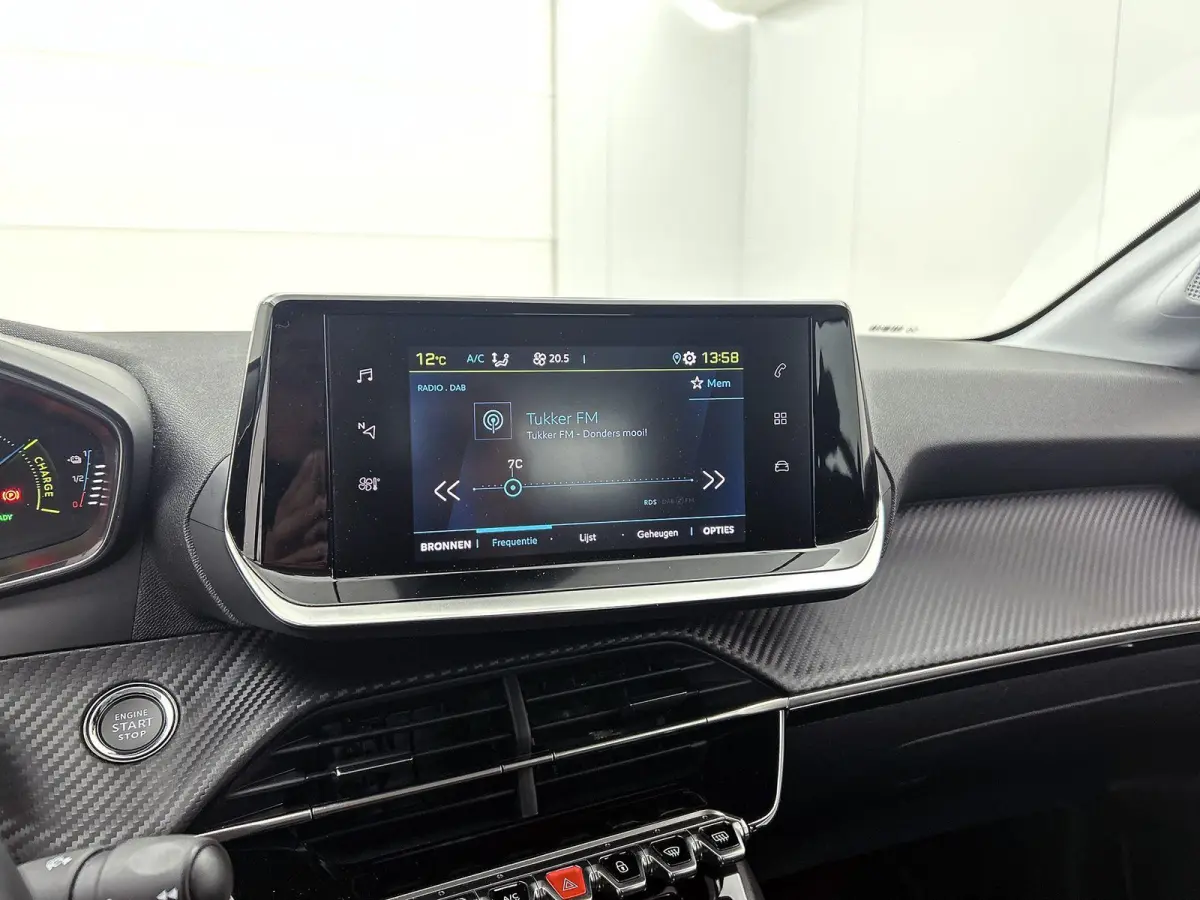 EV Active 50 kWh 136pk | Accu 98% | Navigatie via Apple Carplay / Android Auto | Climate Control | Cruise Control | Parkeersensoren | Armsteun | DAB+ radio | Bluetooth | Keyless start | Rege