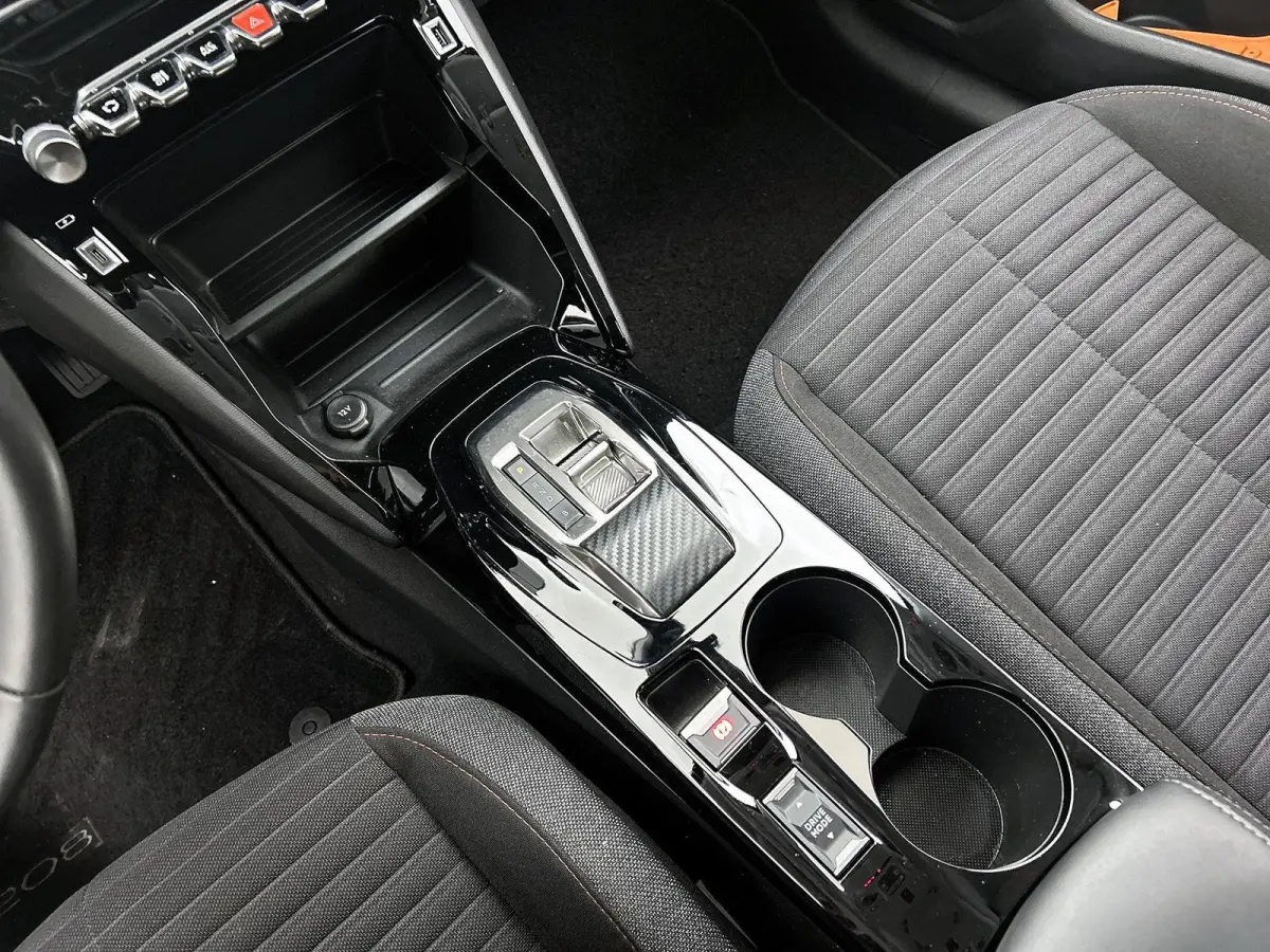 EV Active 50 kWh 136pk | Accu 98% | Navigatie via Apple Carplay / Android Auto | Climate Control | Cruise Control | Parkeersensoren | Armsteun | DAB+ radio | Bluetooth | Keyless start | Rege