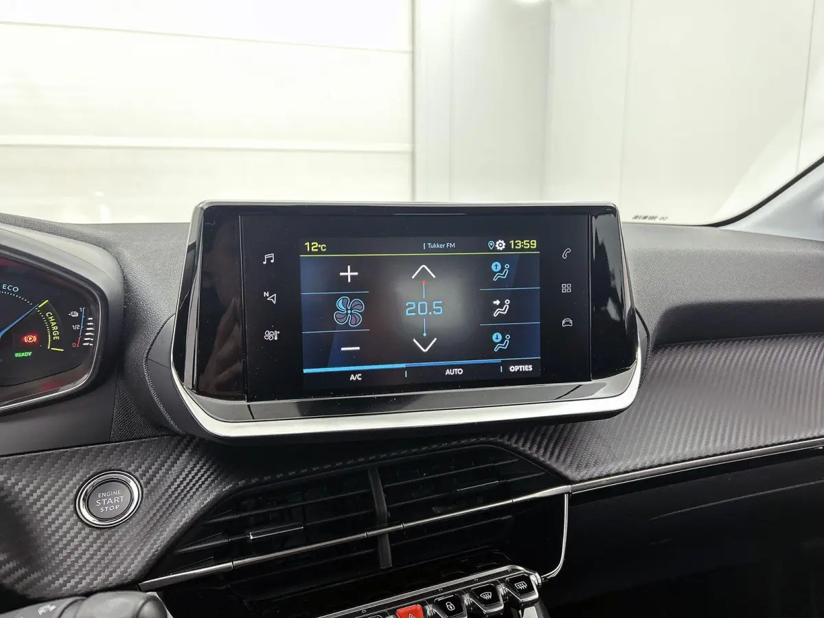 EV Active 50 kWh 136pk | Accu 98% | Navigatie via Apple Carplay / Android Auto | Climate Control | Cruise Control | Parkeersensoren | Armsteun | DAB+ radio | Bluetooth | Keyless start | Rege
