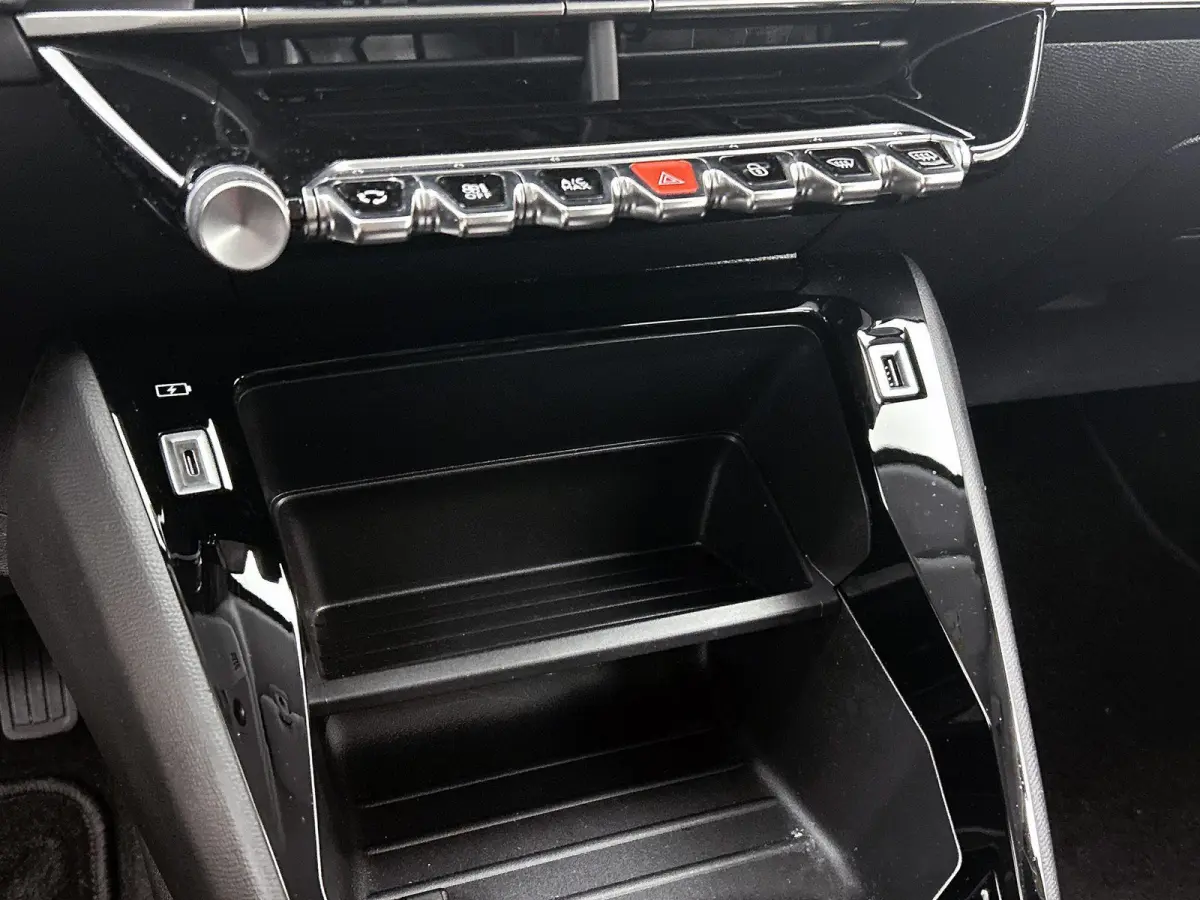 EV Active 50 kWh 136pk | Accu 98% | Navigatie via Apple Carplay / Android Auto | Climate Control | Cruise Control | Parkeersensoren | Armsteun | DAB+ radio | Bluetooth | Keyless start | Rege