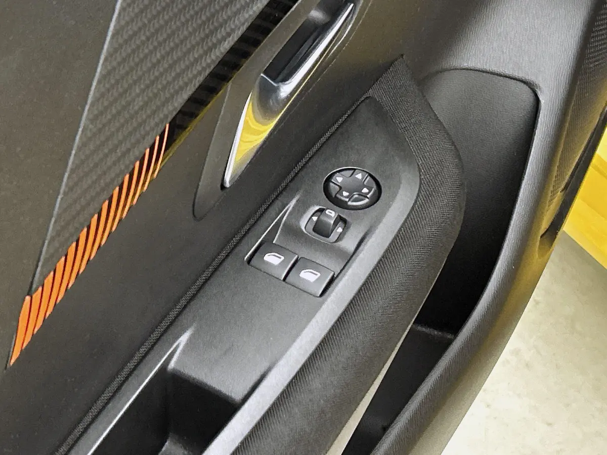 EV Active 50 kWh 136pk | Accu 98% | Navigatie via Apple Carplay / Android Auto | Climate Control | Cruise Control | Parkeersensoren | Armsteun | DAB+ radio | Bluetooth | Keyless start | Rege