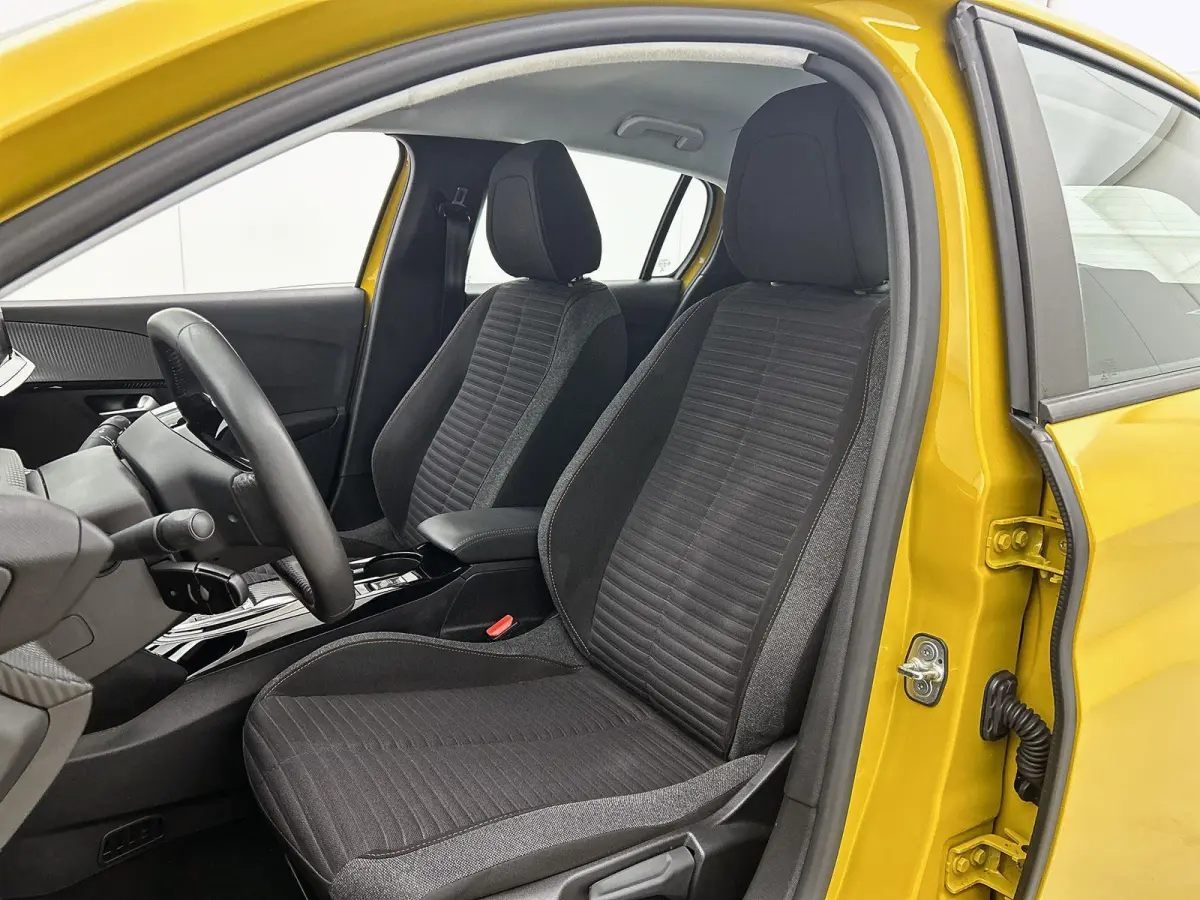 EV Active 50 kWh 136pk | Accu 98% | Navigatie via Apple Carplay / Android Auto | Climate Control | Cruise Control | Parkeersensoren | Armsteun | DAB+ radio | Bluetooth | Keyless start | Rege
