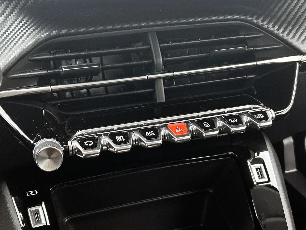 EV Active 50 kWh 136pk | Accu 98% | Navigatie via Apple Carplay / Android Auto | Climate Control | Cruise Control | Parkeersensoren | Armsteun | DAB+ radio | Bluetooth | Keyless start | Rege