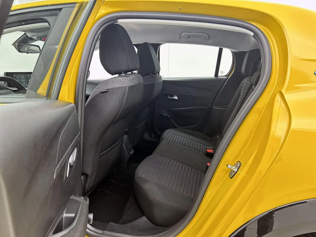 EV Active 50 kWh 136pk | Accu 98% | Navigatie via Apple Carplay / Android Auto | Climate Control | Cruise Control | Parkeersensoren | Armsteun | DAB+ radio | Bluetooth | Keyless start | Rege