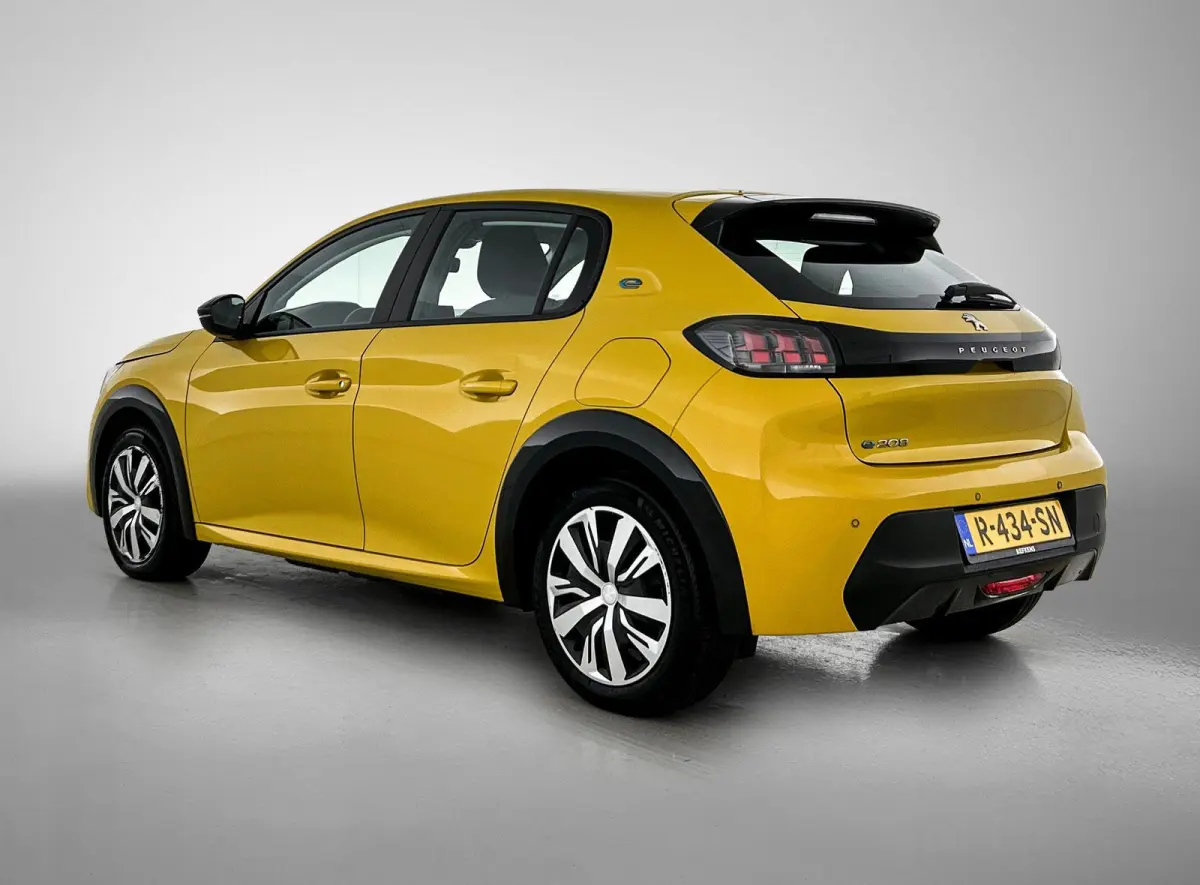 EV Active 50 kWh 136pk | Accu 98% | Navigatie via Apple Carplay / Android Auto | Climate Control | Cruise Control | Parkeersensoren | Armsteun | DAB+ radio | Bluetooth | Keyless start | Rege