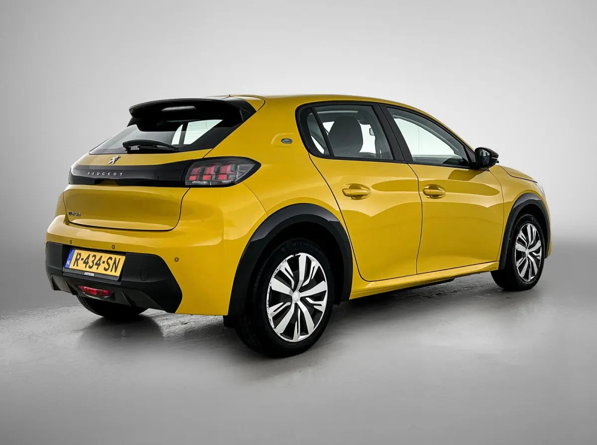 EV Active 50 kWh 136pk | Accu 98% | Navigatie via Apple Carplay / Android Auto | Climate Control | Cruise Control | Parkeersensoren | Armsteun | DAB+ radio | Bluetooth | Keyless start | Rege