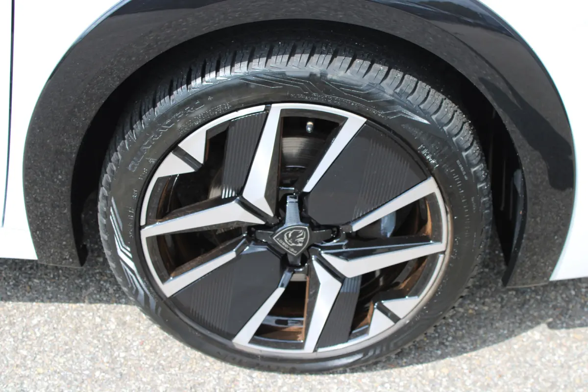 1.2 PureTech GT Pack | Navigatie | Camera | Panoramadak | Stoelverwarming | Full LED | Alcantara | 76.000km |