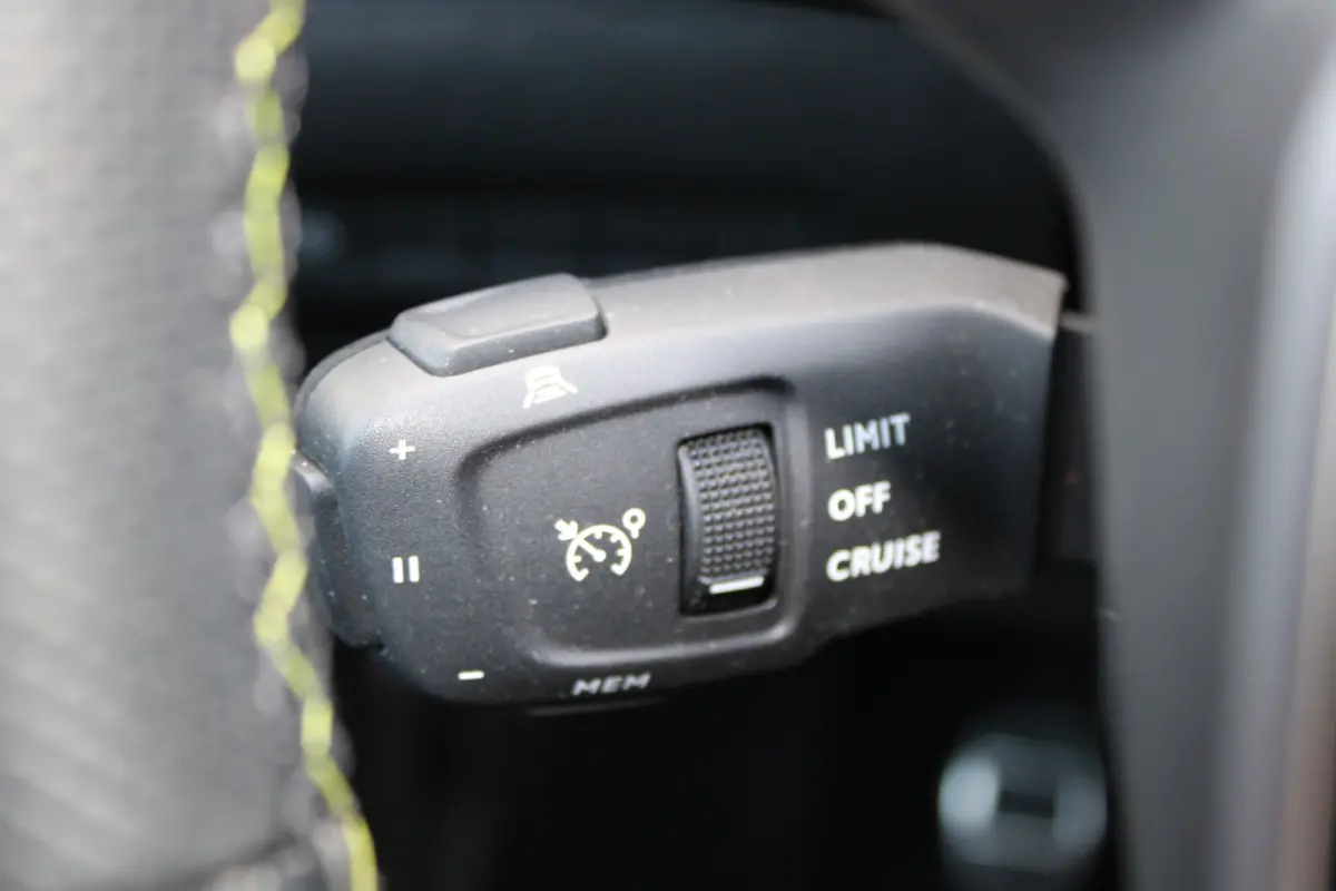 1.2 PureTech GT Pack | Navigatie | Camera | Panoramadak | Stoelverwarming | Full LED | Alcantara | 76.000km |