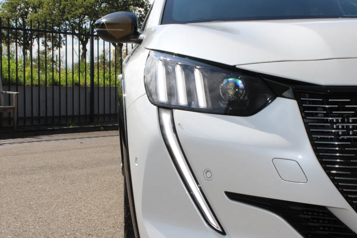 1.2 PureTech GT Pack | Navigatie | Camera | Panoramadak | Stoelverwarming | Full LED | Alcantara | 76.000km |