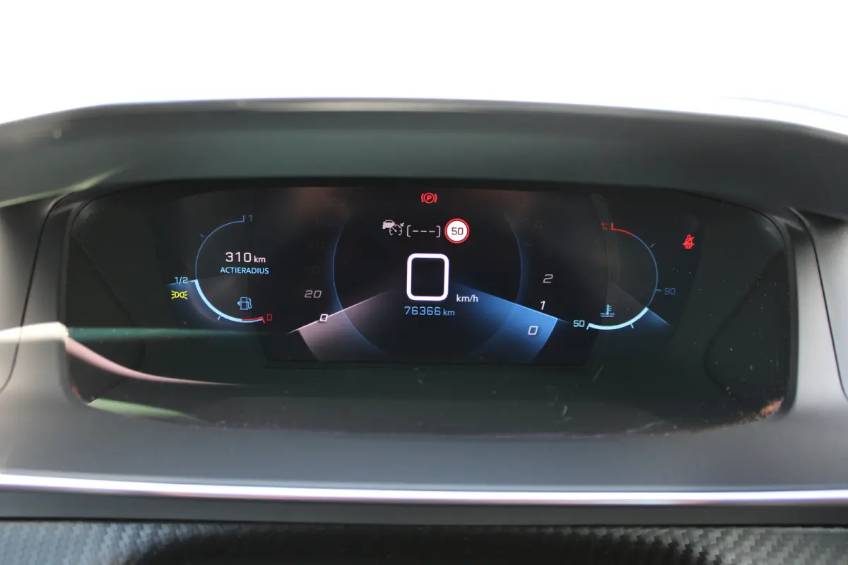 1.2 PureTech GT Pack | Navigatie | Camera | Panoramadak | Stoelverwarming | Full LED | Alcantara | 76.000km |