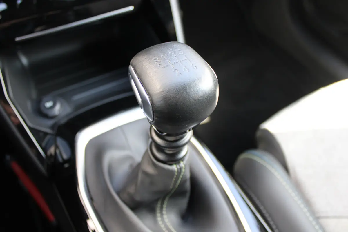 1.2 PureTech GT Pack | Navigatie | Camera | Panoramadak | Stoelverwarming | Full LED | Alcantara | 76.000km |