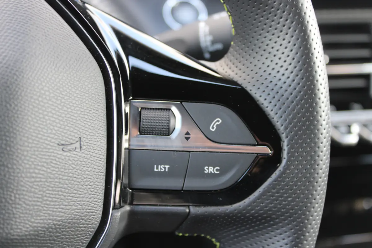1.2 PureTech GT Pack | Navigatie | Camera | Panoramadak | Stoelverwarming | Full LED | Alcantara | 76.000km |