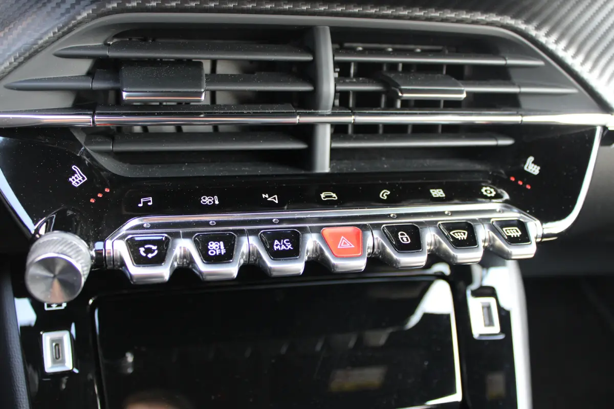 1.2 PureTech GT Pack | Navigatie | Camera | Panoramadak | Stoelverwarming | Full LED | Alcantara | 76.000km |