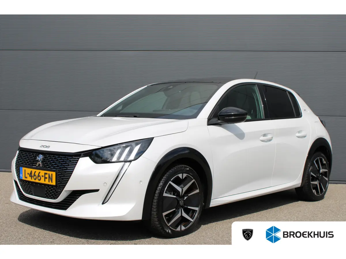 1.2 PureTech GT Pack | Navigatie | Camera | Panoramadak | Stoelverwarming | Full LED | Alcantara | 76.000km |