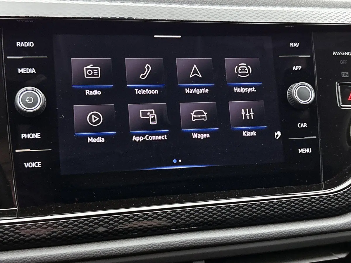 1.0 TSI Life Edition 95pk | EM | Navigatie | Draadloze Apple carplay | Adaptieve Cruise Control | Travel assist | Parkeersensoren voor en achter | Achteruitrij camera | Stoelverwarming voor 