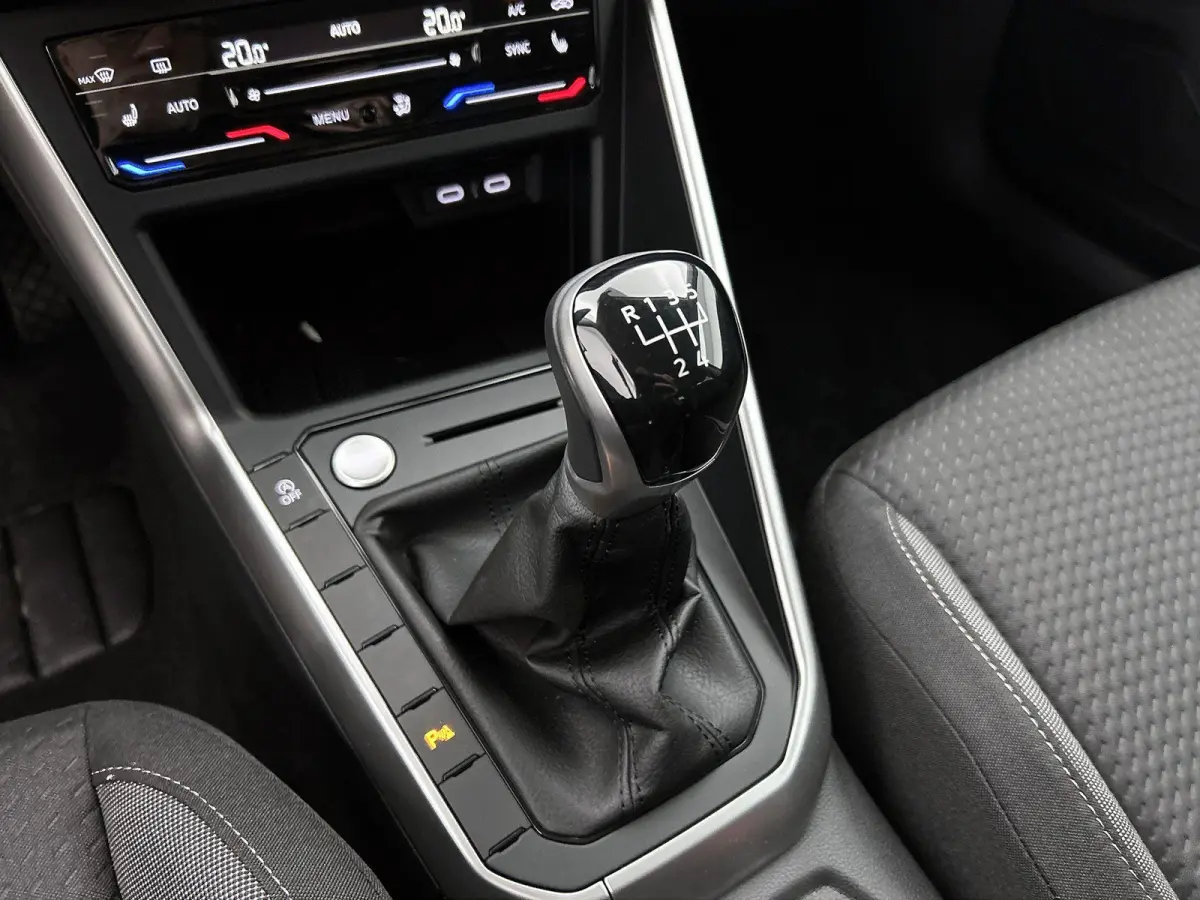 1.0 TSI Life Edition 95pk | EM | Navigatie | Draadloze Apple carplay | Adaptieve Cruise Control | Travel assist | Parkeersensoren voor en achter | Achteruitrij camera | Stoelverwarming voor 