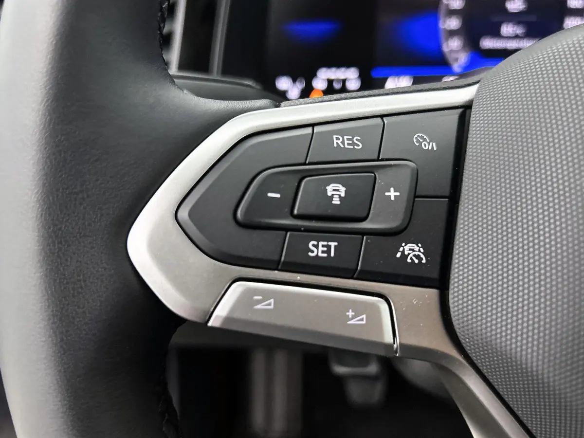 1.0 TSI Life Edition 95pk | EM | Navigatie | Draadloze Apple carplay | Adaptieve Cruise Control | Travel assist | Parkeersensoren voor en achter | Achteruitrij camera | Stoelverwarming voor 
