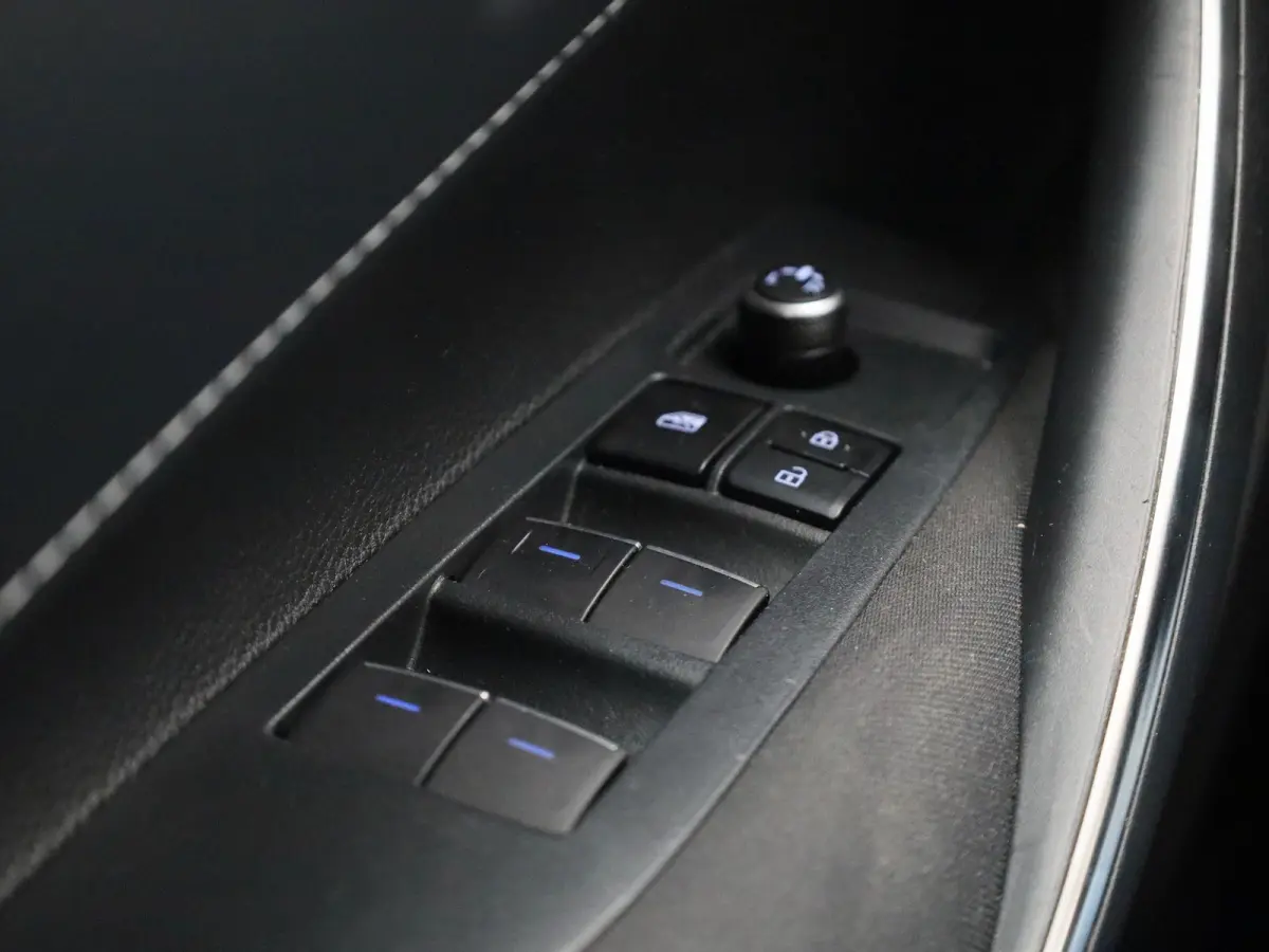 1.8 Hybrid Business | Automaat | Navigatie | DAB  | Camera | Apple CarPlay / Android auto | Climate control | Cruise control | Bluetooth | DAB | Trekhaak