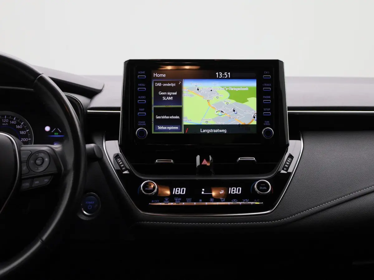 1.8 Hybrid Business | Automaat | Navigatie | DAB  | Camera | Apple CarPlay / Android auto | Climate control | Cruise control | Bluetooth | DAB | Trekhaak