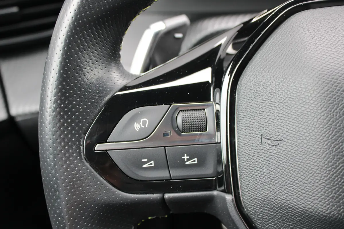 1.2 PureTech 130pk EAT8 GT Pack | Automaat | Navigatie | Camera | Alcantara | Stoelverwarming | Full LED | NL auto |