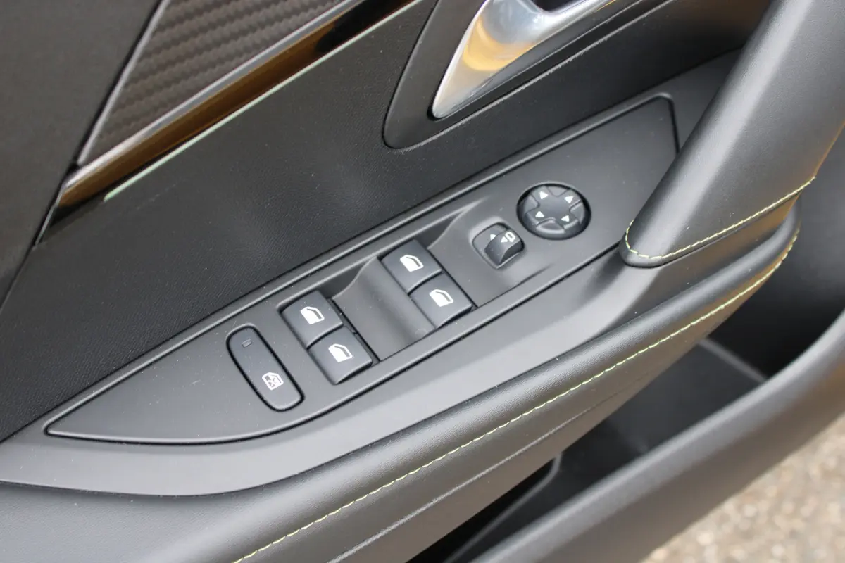 1.2 PureTech 130pk EAT8 GT Pack | Automaat | Navigatie | Camera | Alcantara | Stoelverwarming | Full LED | NL auto |
