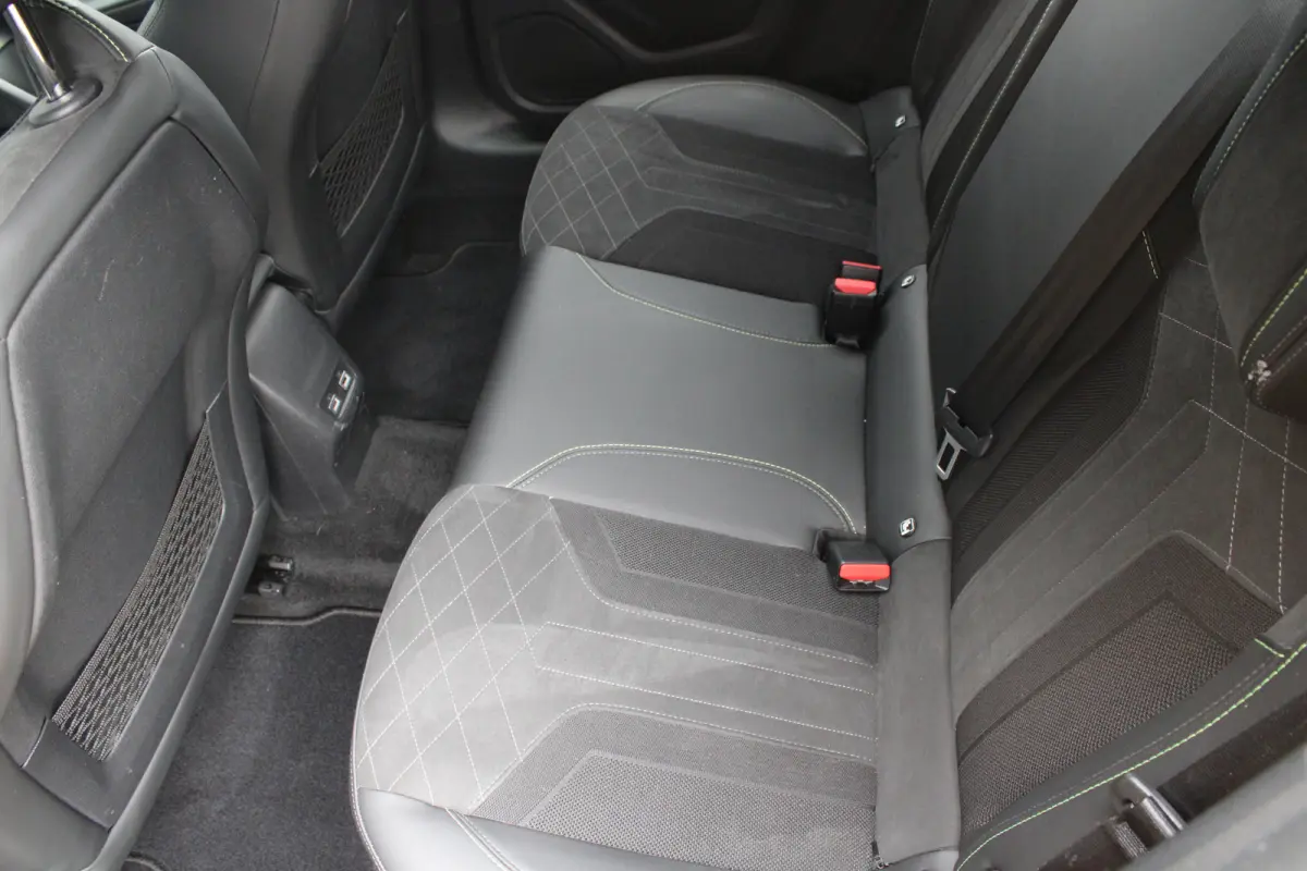 1.2 PureTech 130pk EAT8 GT Pack | Automaat | Navigatie | Camera | Alcantara | Stoelverwarming | Full LED | NL auto |