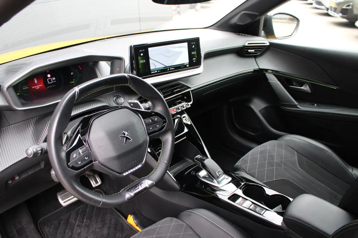1.2 PureTech 130pk EAT8 GT Pack | Automaat | Navigatie | Camera | Alcantara | Stoelverwarming | Full LED | NL auto |
